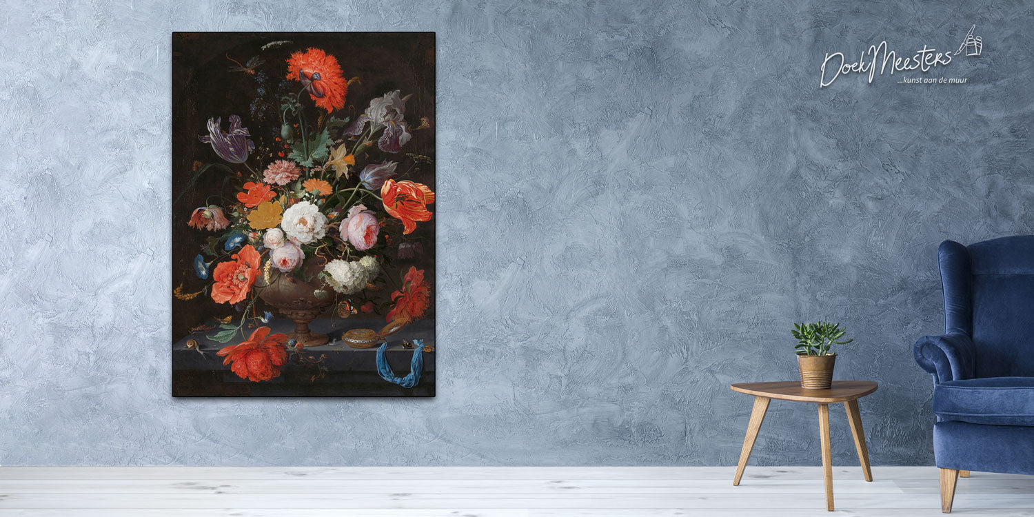 Stilleven met bloemen en een horloge