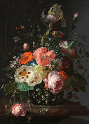 Stilleven met bloemen op een marmeren tafelblad